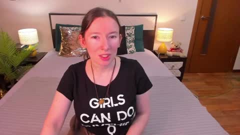 Snapshot of catherinewalls chatting on May 14, 2026, 5:25 am Catrin online show from May 14, 2026, 5:25 am