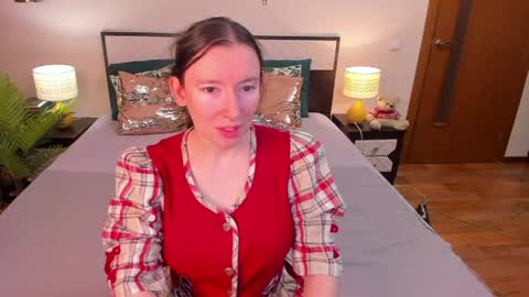 Snapshot of catherinewalls chatting on May 16, 2026, 6:43 am Catrin online show from May 16, 2026, 6:43 am