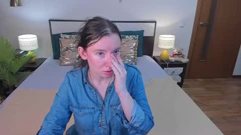 Snapshot of catherinewalls chatting on May 19, 2026, 4:19 am Catrin online show from May 19, 2026, 4:19 am