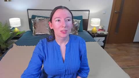 Snapshot of catherinewalls chatting on June 1, 2026, 2:35 am Catrin online show from June 1, 2026, 2:35 am