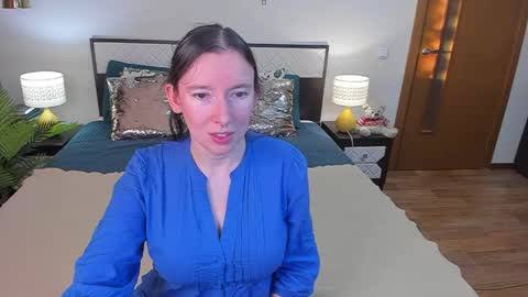 Snapshot of catherinewalls chatting on June 2, 2026, 1:40 am Catrin online show from June 2, 2026, 1:40 am