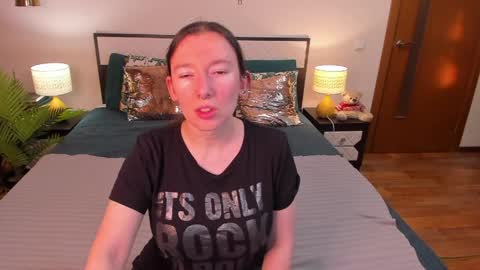 Snapshot of catherinewalls chatting on June 6, 2026, 1:54 am Catrin online show from June 6, 2026, 1:54 am