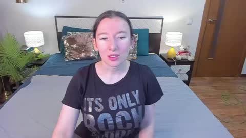Snapshot of catherinewalls chatting on June 9, 2026, 2:23 am Catrin online show from June 9, 2026, 2:23 am