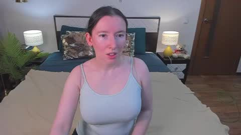 Snapshot of catherinewalls chatting on June 10, 2026, 4:12 am Catrin online show from June 10, 2026, 4:12 am