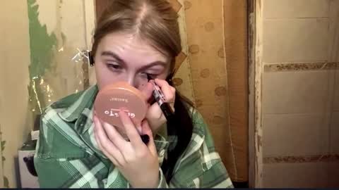 Lola online show from October 24, 2025, 9:22 pm