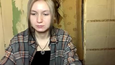 Lola online show from November 4, 2025, 9:03 pm