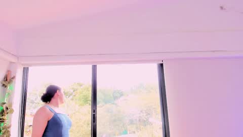 Catleya  online show from November 19, 2025, 8:20 pm