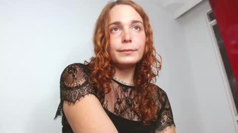 Snapshot of catnessa_ chatting on December 24, 2024, 12:33 am Catalina Restrepo online show from December 24, 2024, 12:33 am