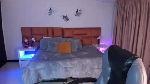 catti_brie_ online show from November 28, 2025, 11:46 am