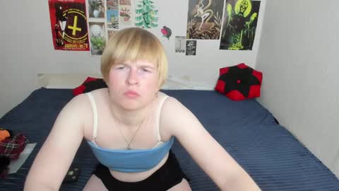 cattie_w_ online show from May 19, 2026, 1:11 am