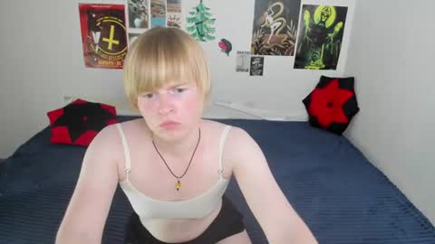 Snapshot of cattie_w_ chatting on June 16, 2026, 1:19 am cattie_w_ online show from June 16, 2026, 1:19 am