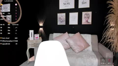 Snapshot of catvalentinee_ chatting on December 31, 2024, 4:38 am catvalentinee_ online show from December 31, 2024, 4:38 am