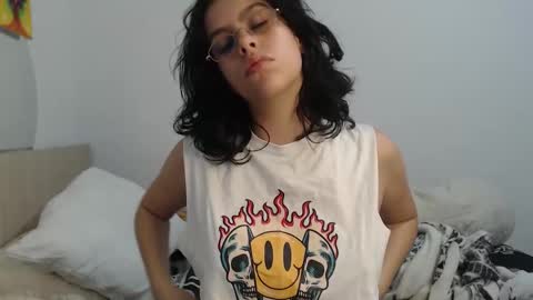 cazadora80s online show from February 3, 2026, 11:43 pm