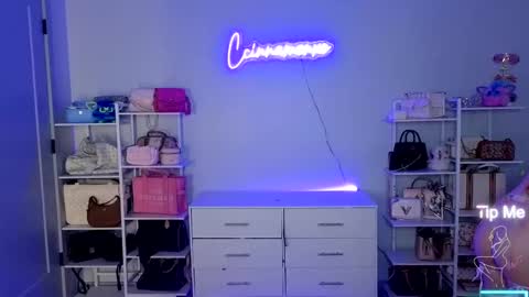 Snapshot of ccinnamon chatting on October 17, 2025, 12:14 am Ccinnamon online show from October 17, 2025, 12:14 am