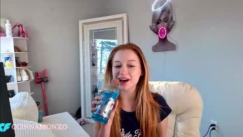 Ccinnamon online show from November 24, 2025, 8:08 pm