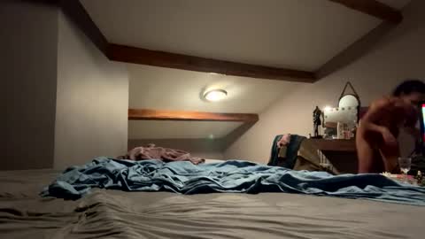 cclovefrench online show from September 9, 2025, 9:58 pm