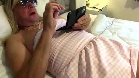 Claire online show from September 17, 2025, 7:43 am