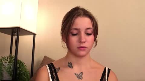 Lina  online show from December 21, 2025, 7:10 pm