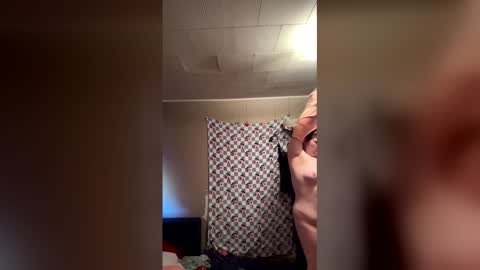 cecerose813 online show from April 7, 2026, 5:57 pm