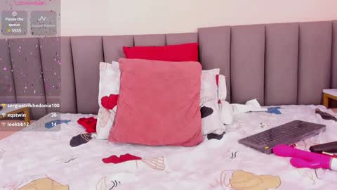 celeste_smmith_ online show from January 25, 2025, 7:28 am