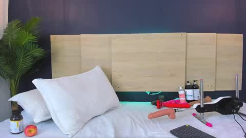 celeste_smmith_ online show from February 13, 2025, 11:37 pm