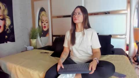 celeste_starsss online show from November 19, 2025, 9:26 pm