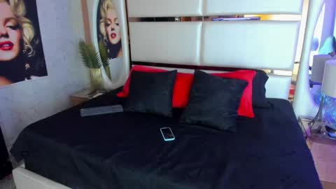 celeste_starsss online show from May 13, 2026, 9:22 pm