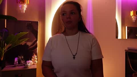 CelesteBailey online show from November 4, 2025, 4:33 am