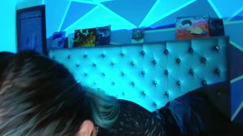 I am Valentinn online show from December 5, 2025, 6:59 pm