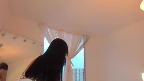 Ari online show from September 19, 2025, 6:41 pm