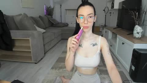 Celine Roxelle online show from May 17, 2026, 8:12 am