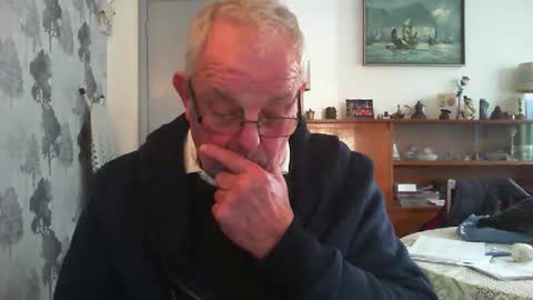 Snapshot of champers37 chatting on February 27, 2025, 3:15 pm Champers online show from February 27, 2025, 3:15 pm