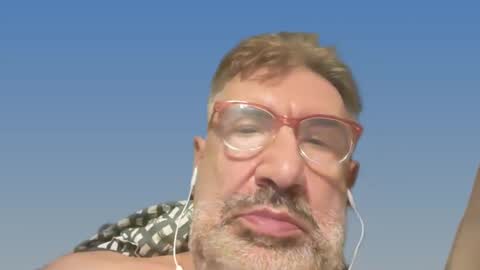 Snapshot of champsex305610 chatting on February 14, 2025, 7:33 pm champsex305610 online show from February 14, 2025, 7:33 pm