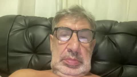 Snapshot of champsex305610 chatting on February 18, 2026, 7:43 pm champsex305610 online show from February 18, 2026, 7:43 pm