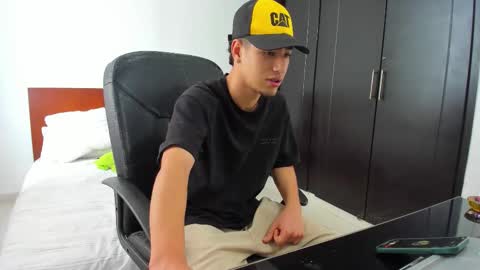 Snapshot of chandler_kenji chatting on October 25, 2025, 4:57 pm Kenji online show from October 25, 2025, 4:57 pm