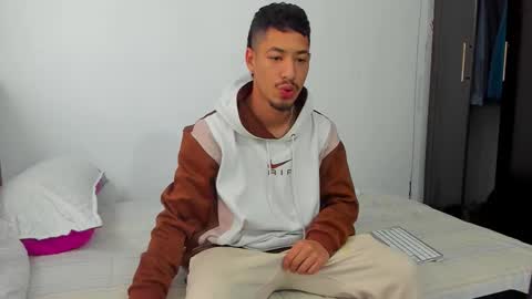 Snapshot of chandler_kenji chatting on February 5, 2026, 12:21 pm Kenji online show from February 5, 2026, 12:21 pm