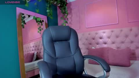 channel_russe online show from May 23, 2026, 1:48 pm