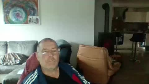 Snapshot of charles6064 chatting on December 20, 2024, 9:54 am charles6064 online show from December 20, 2024, 9:54 am