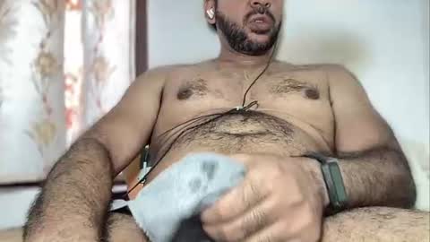 charles_dera35 online show from November 9, 2025, 3:27 am