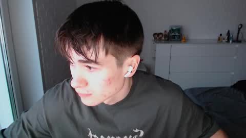 charleshanson69 online show from November 12, 2025, 11:43 am