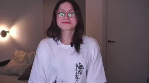 Mia online show from March 22, 2026, 6:33 pm