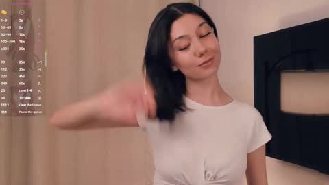 Yumi online show from February 23, 2026, 7:44 pm