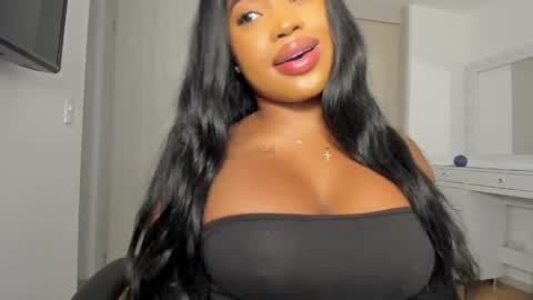 Snapshot of charlotte_tiller chatting on April 21, 2026, 6:31 am Yuli online show from April 21, 2026, 6:31 am