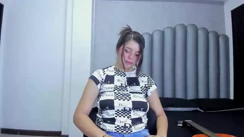 charlottee_starr online show from November 4, 2025, 8:41 pm