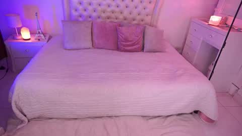 Snapshot of charlottejackson chatting on December 23, 2025, 4:32 am ill be online tomorrow December 1st online show from December 23, 2025, 4:32 am