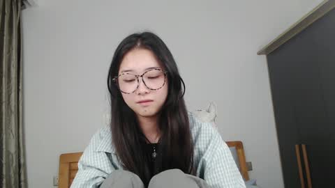 Snapshot of charlottelin chatting on December 8, 2024, 2:09 pm Charlotte online show from December 8, 2024, 2:09 pm