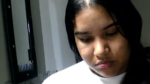 charlottequeen_21 online show from June 12, 2026, 3:44 pm
