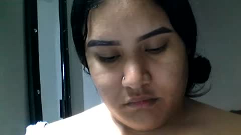 charlottequeen_21 online show from June 13, 2026, 3:48 am