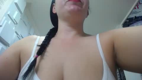 Charlotte  Schmidt online show from September 17, 2025, 11:34 am