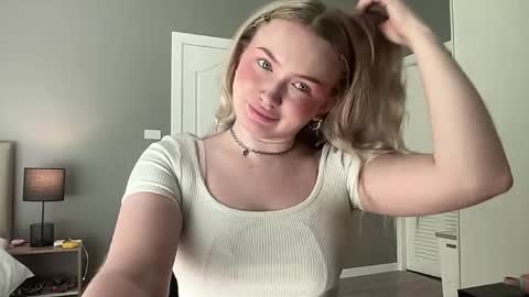 my fansly Charming daisy              My Wishlist  for new toys     online show from April 19, 2026, 2:22 am